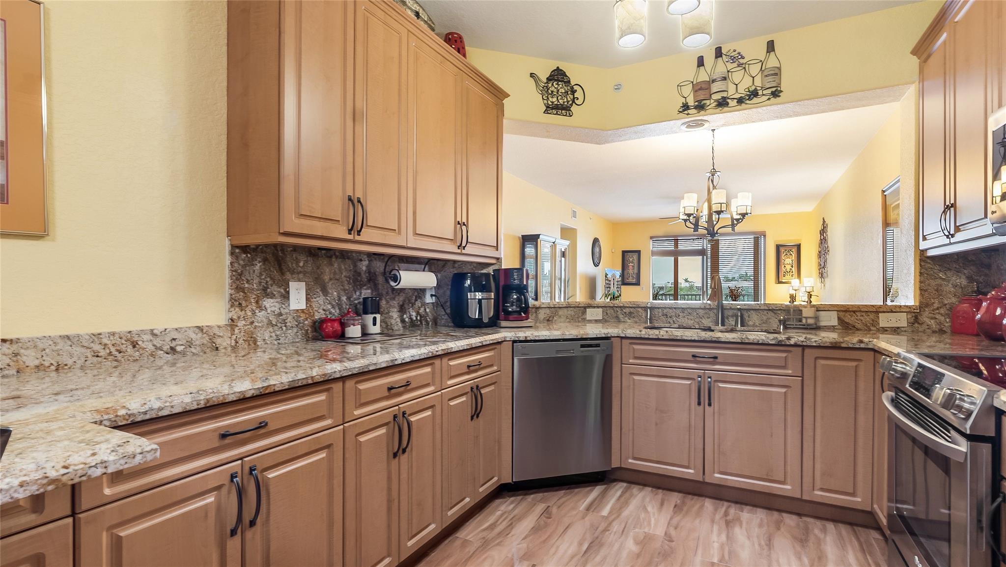 SOUTHAMPTON CONDOMINIUM - Residential