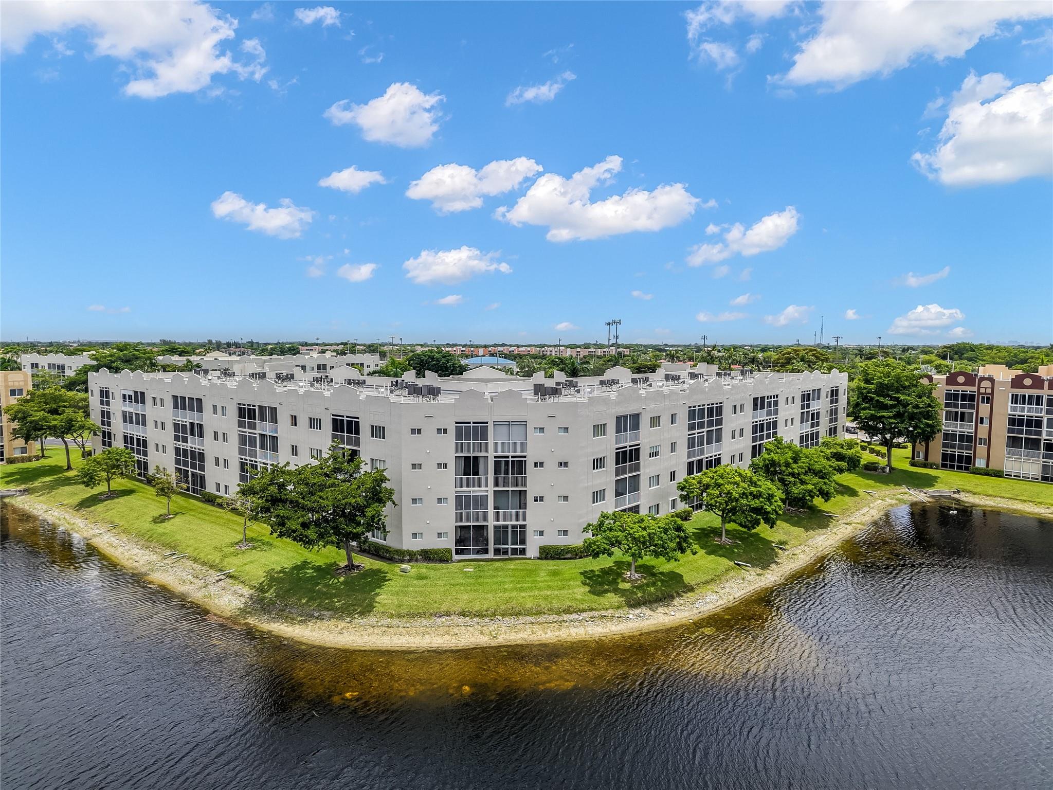 SOUTHAMPTON CONDOMINIUM - Residential