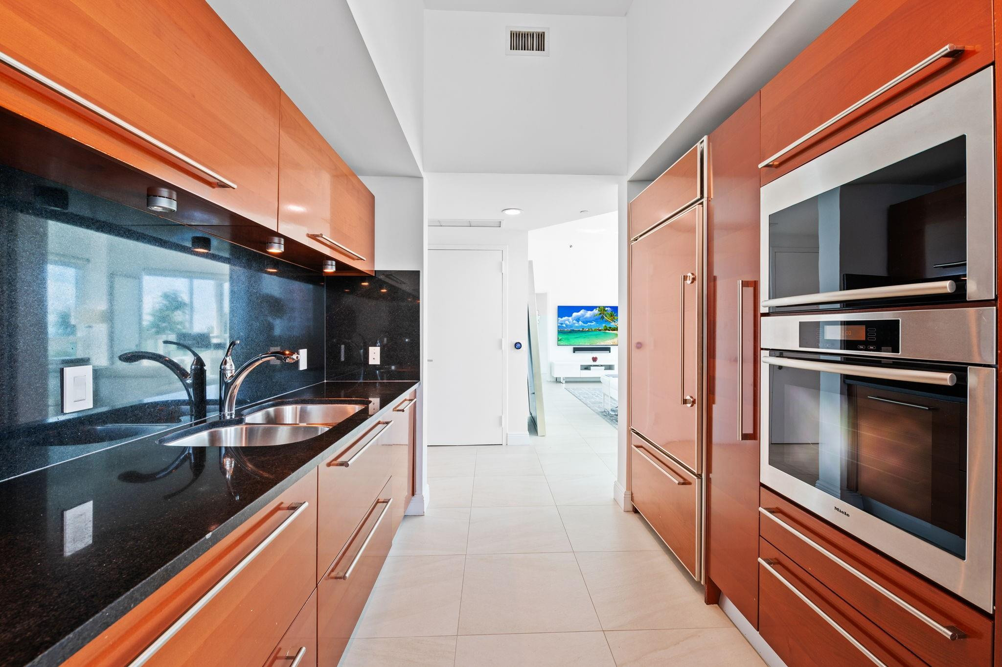 LAS OLAS BEACH CLUB - Residential