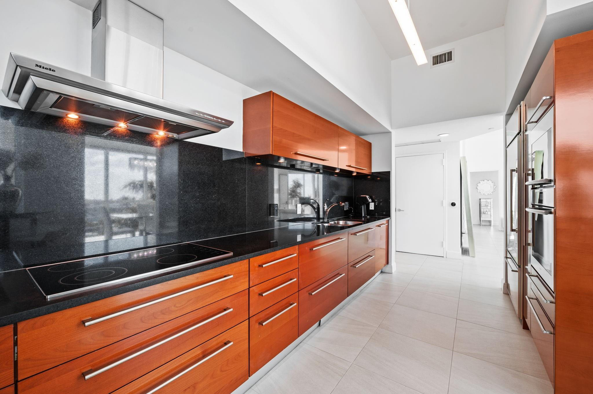 LAS OLAS BEACH CLUB - Residential