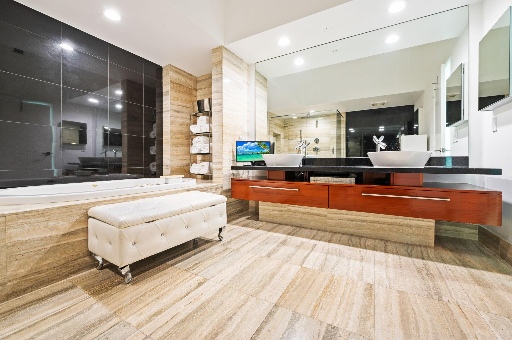 LAS OLAS BEACH CLUB - Residential