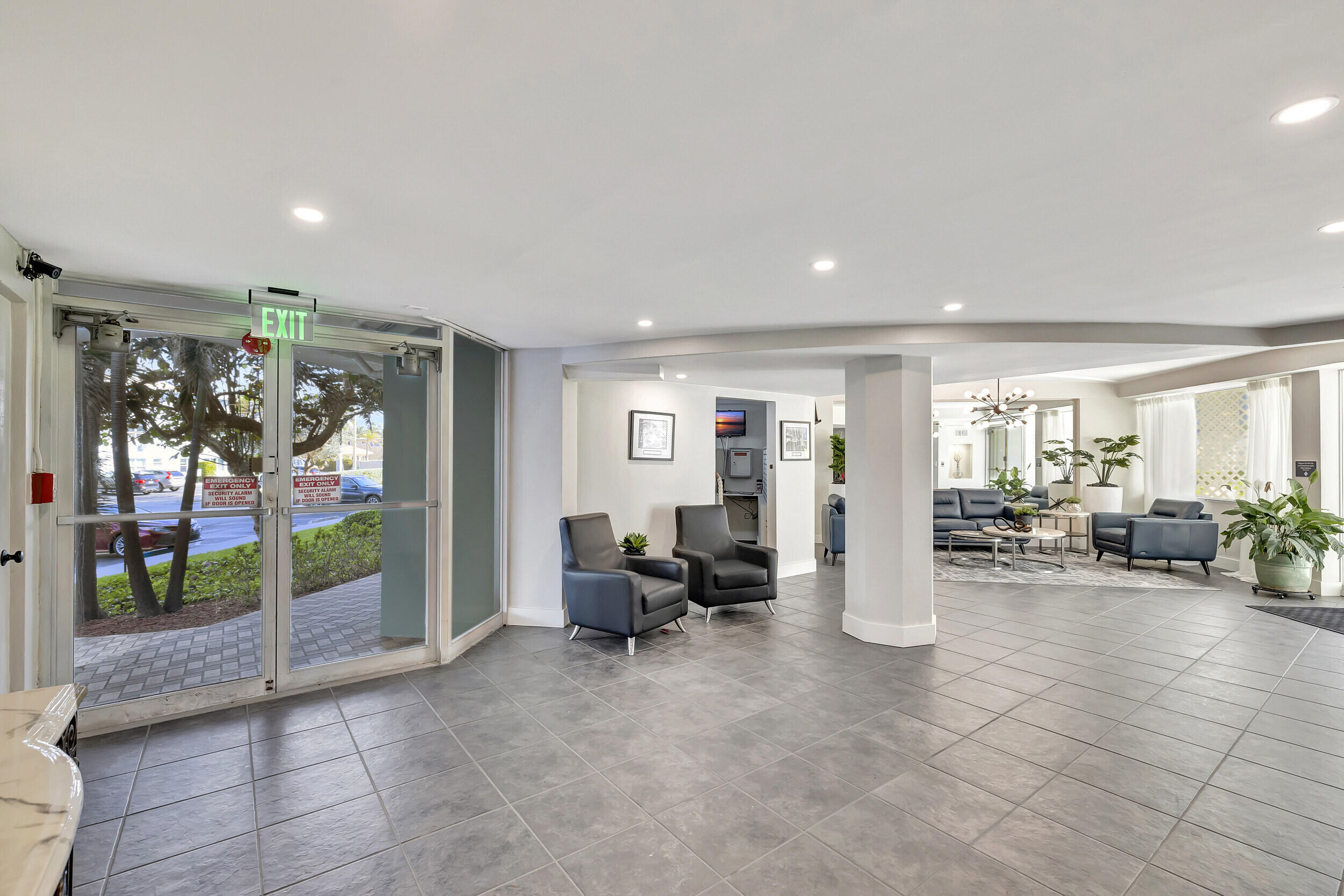 1900 S Ocean Drive 1702