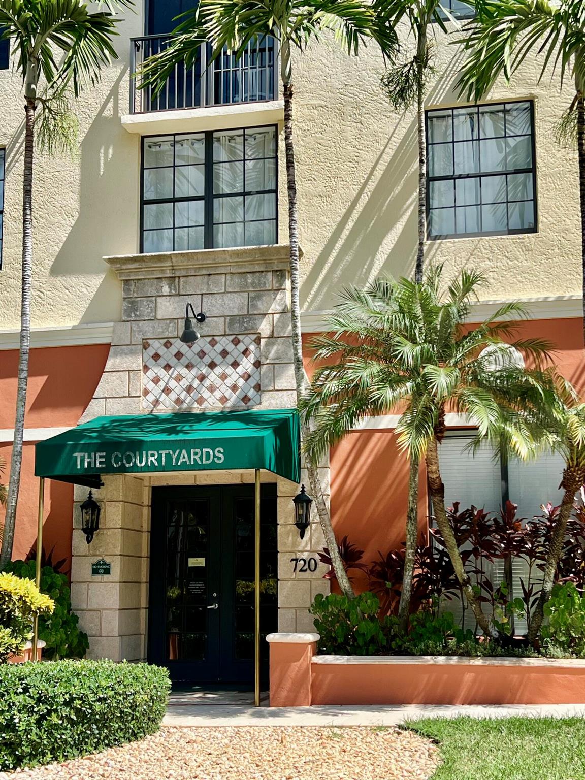 Cozy unit located in the heart of downtown West Palm Beach, yet quiet as unit faces an interior courtyard. Located just across from Kravis Center and Dreyfoos School of the Arts, this unit is also close to shops and restaurants, the beach, PBI airport, both Brightline and Tri-rail. Enjoy City living at its best. Tenant insurance required.