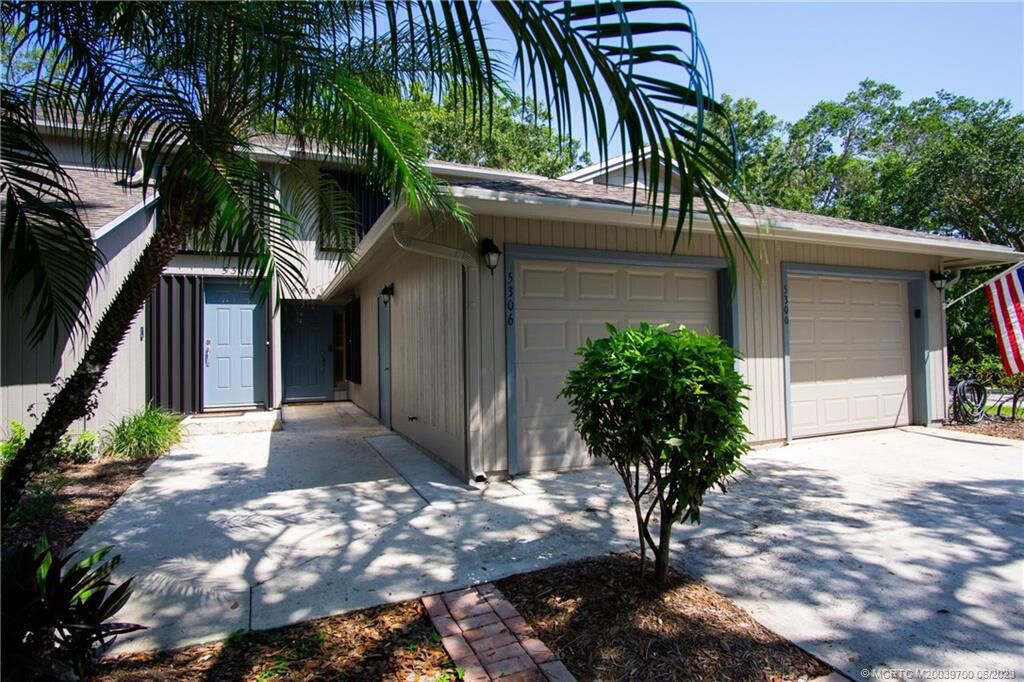 Photo of 5300 SE Schooner Oaks Way, Stuart, FL 34997 (MLS # B26022378)