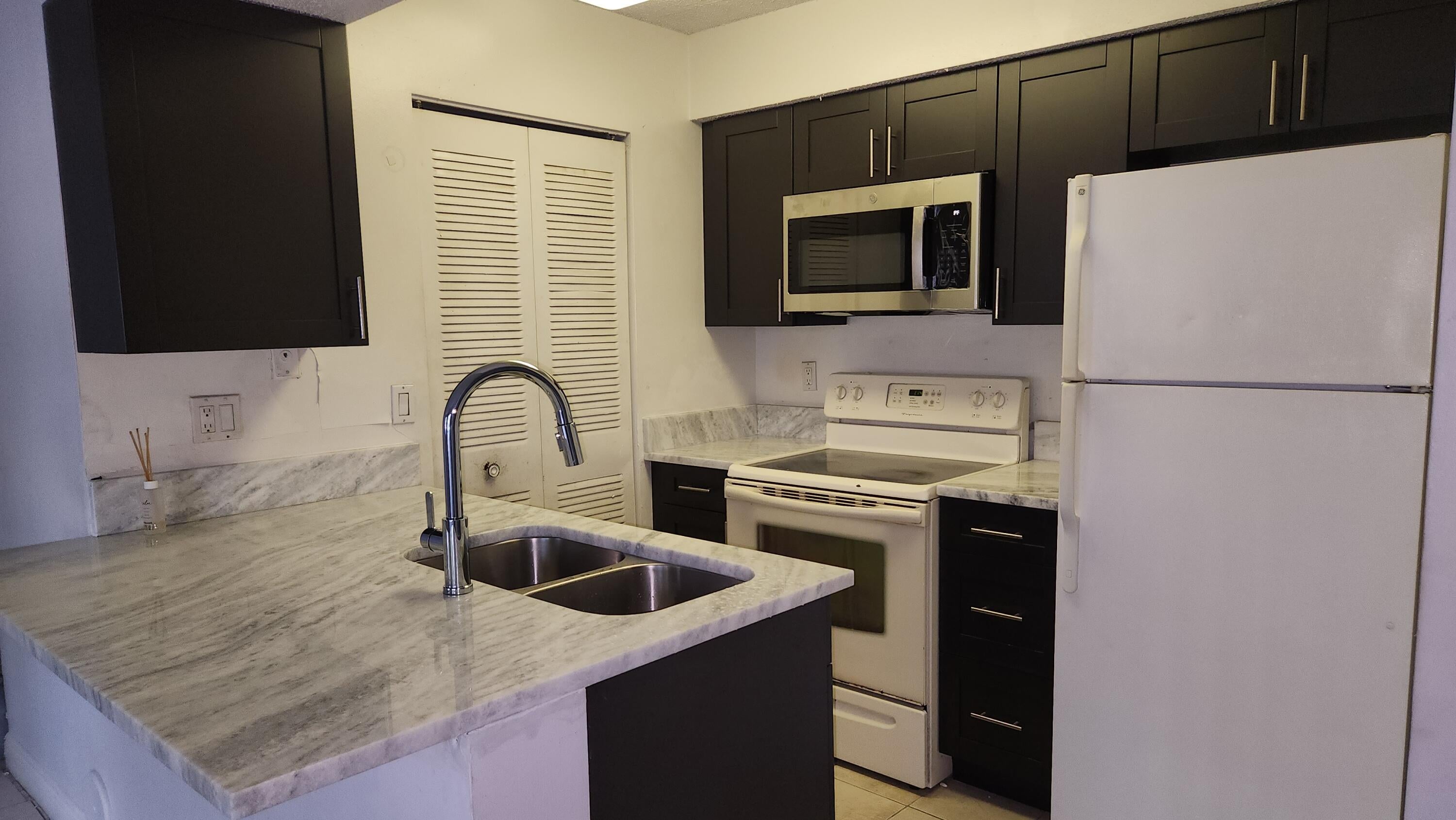View photos, virtual tours, details... 1227 SW 46TH Avenue 305
