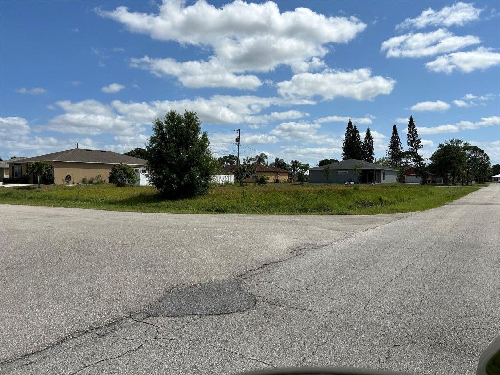Photo of 1086 SW Fisherman Avenue, Port Saint Lucie, FL 34953 (MLS # F10432897)