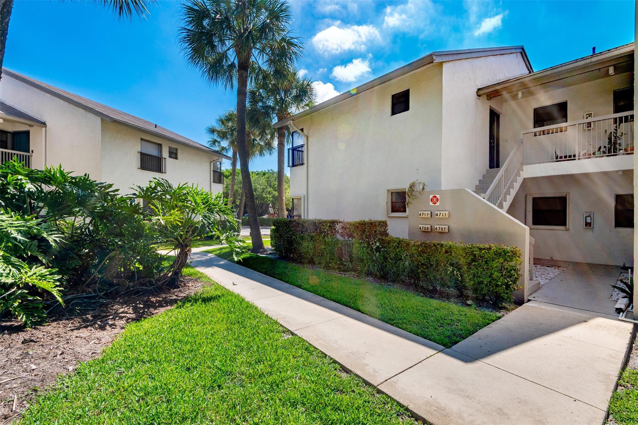 4712 NW 22 St 4712