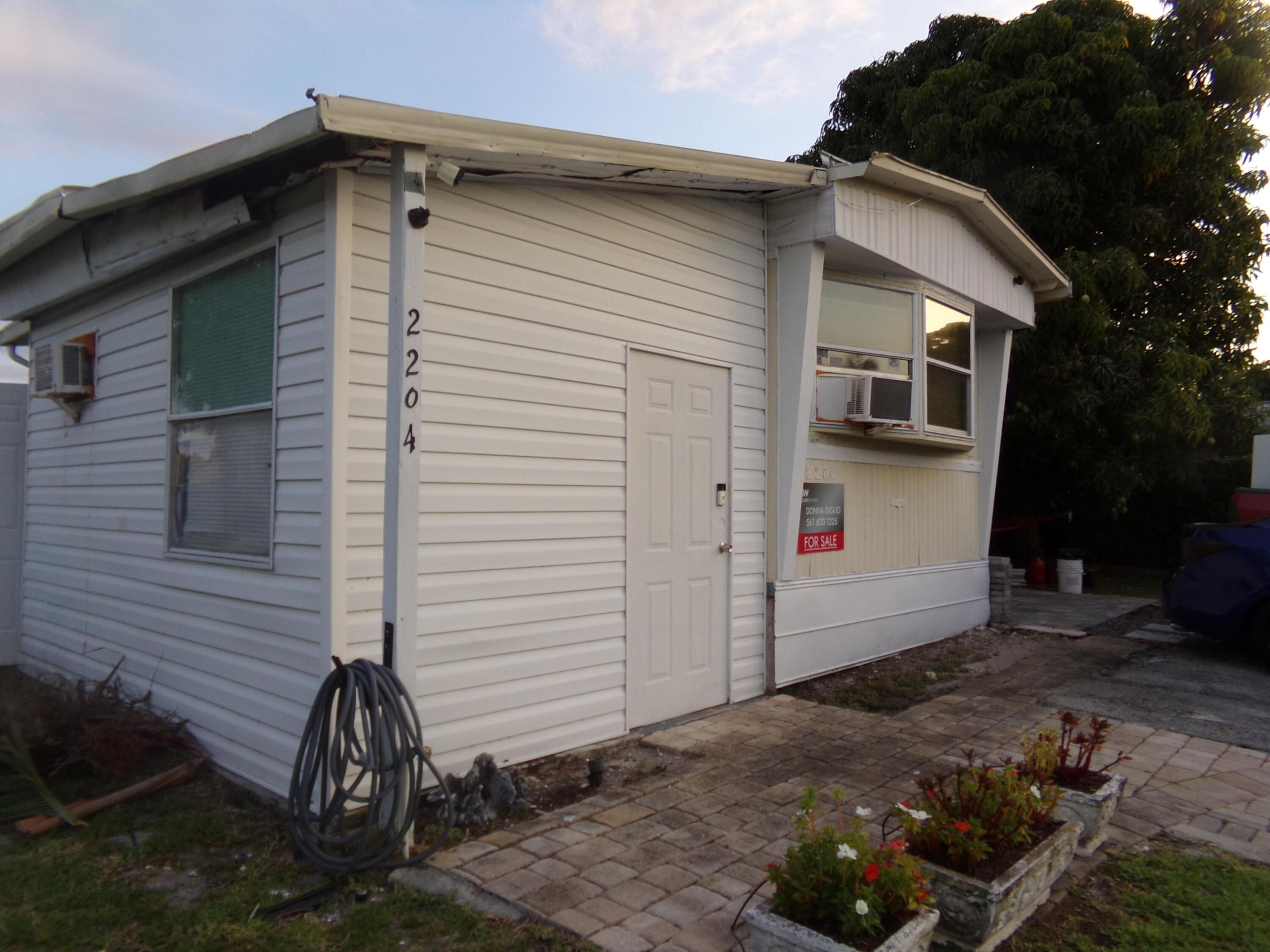2204 NW 23rd Avenue, Boynton Beach, FL, 33436/$68,000 1 2204 NW 23rd Avenue