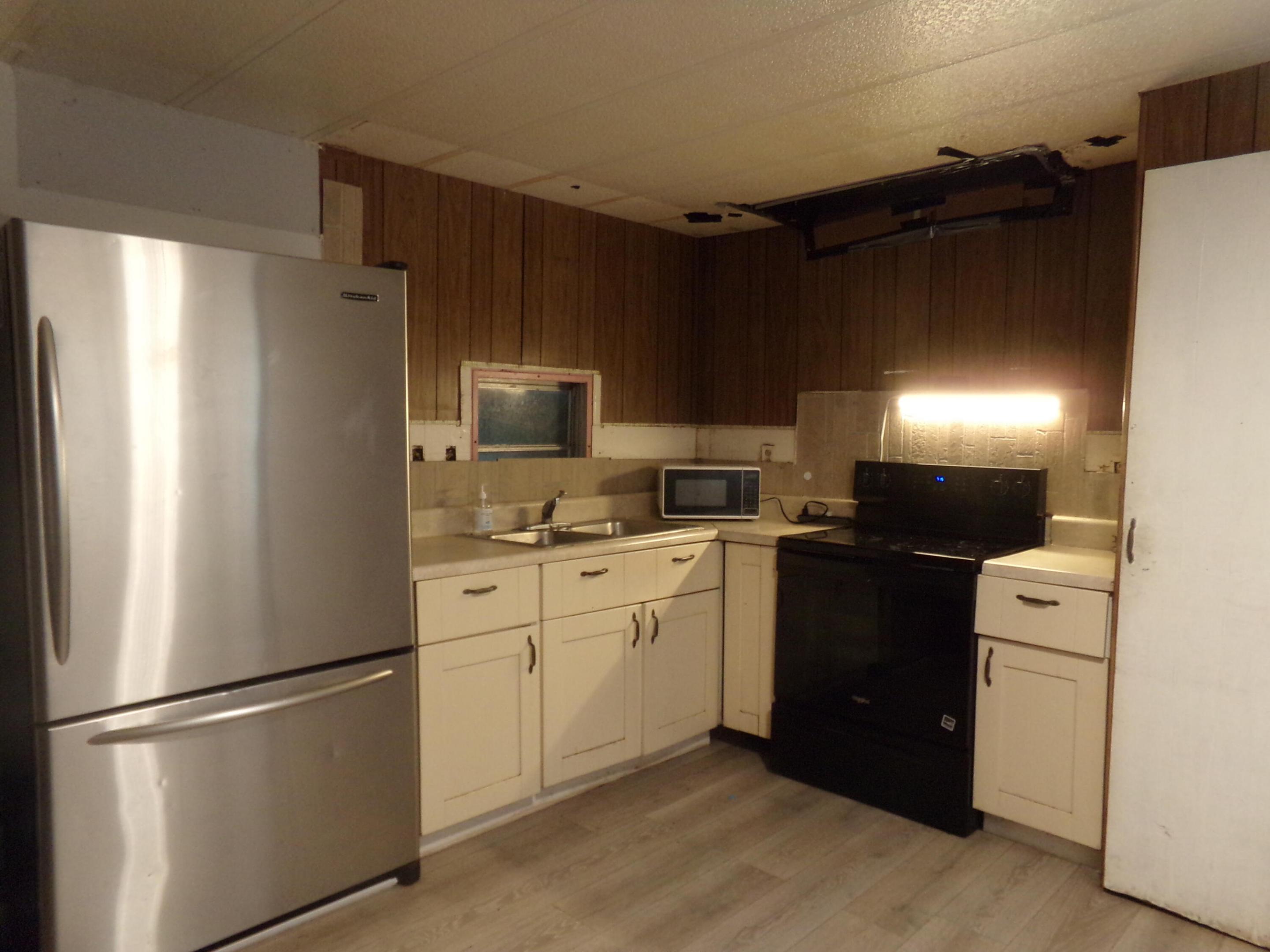 2204 NW 23rd Avenue, Boynton Beach, FL, 33436/$68,000 3 2204 NW 23rd Avenue