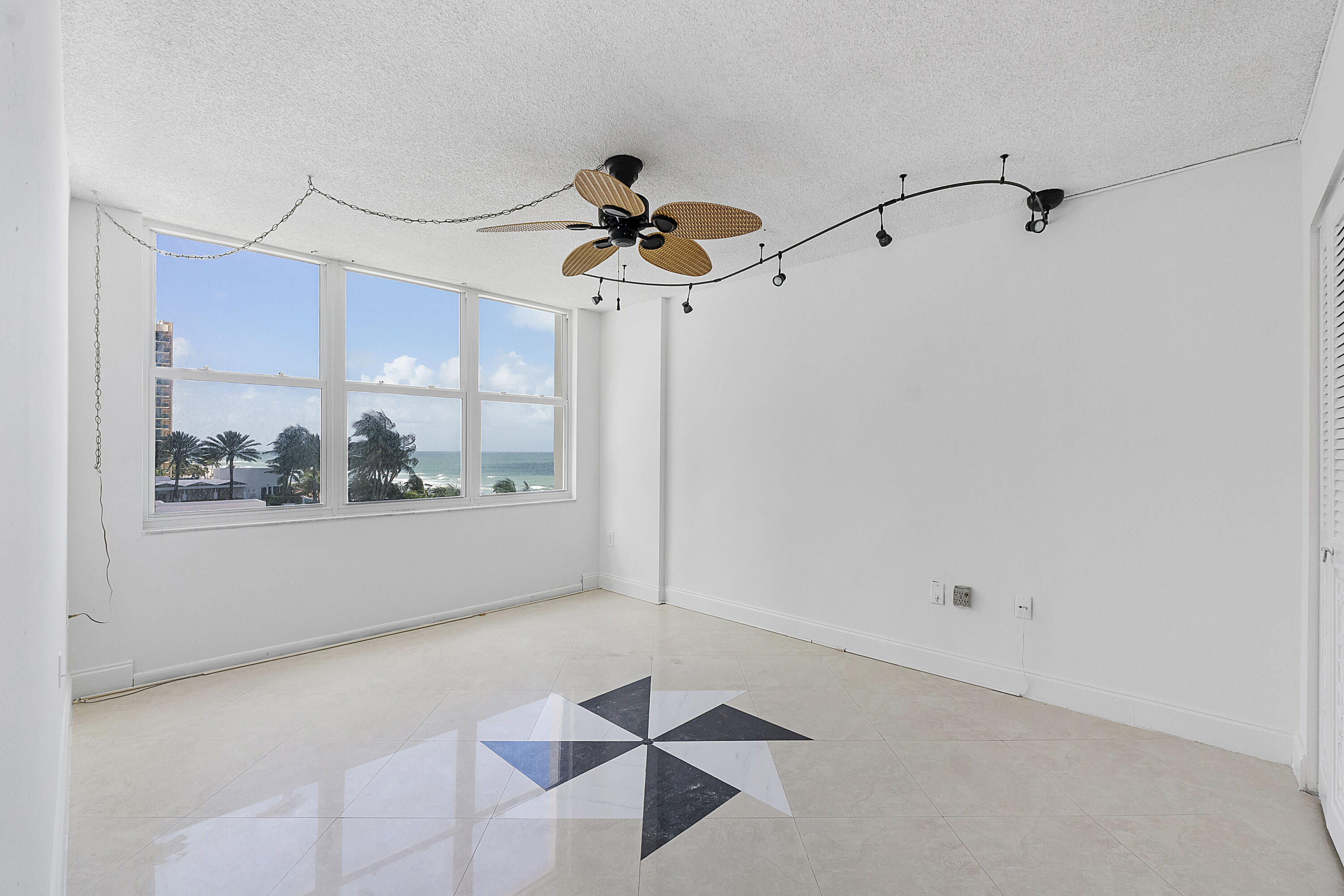 AQUARIUS CONDO - Residential