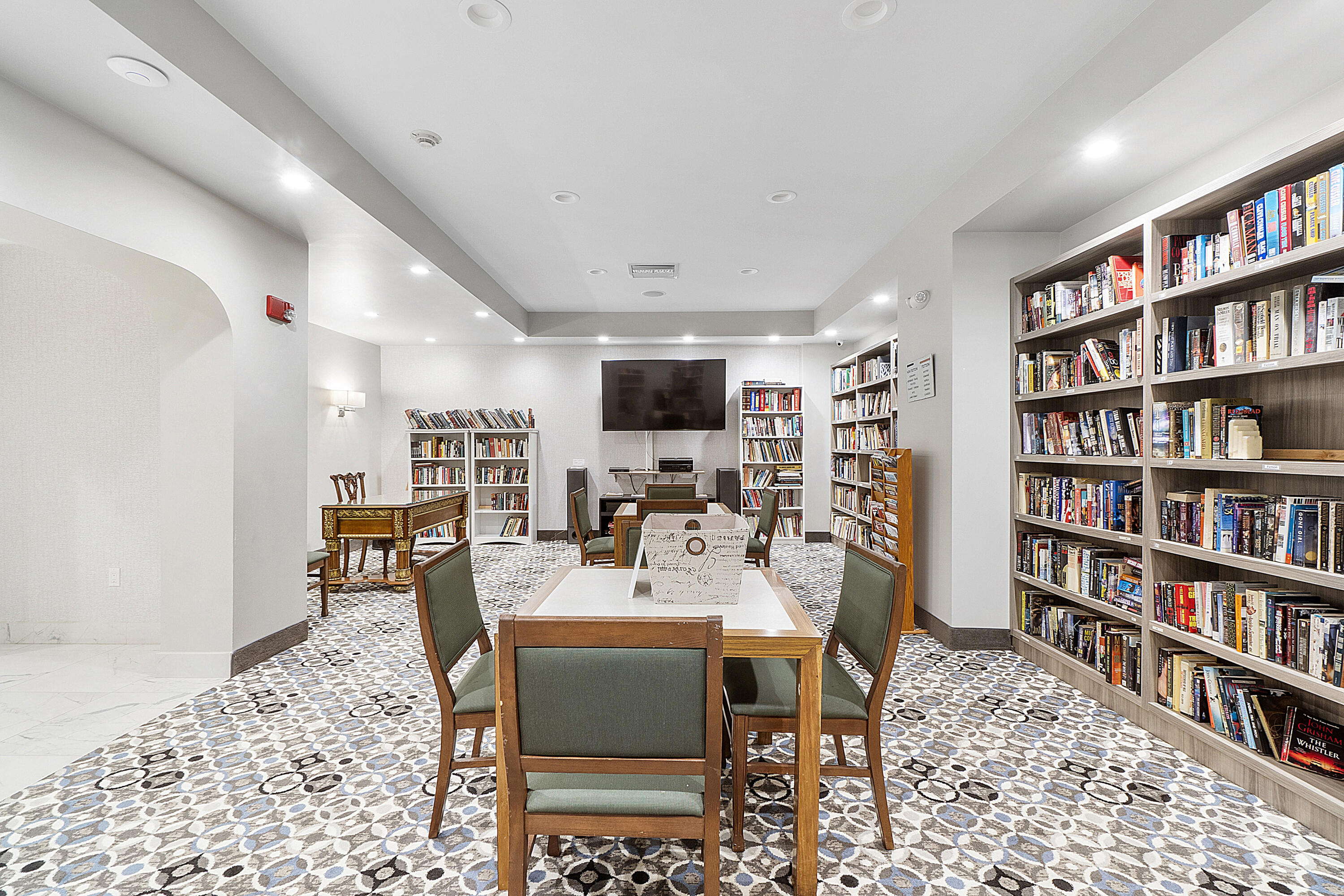 AQUARIUS CONDO - Residential