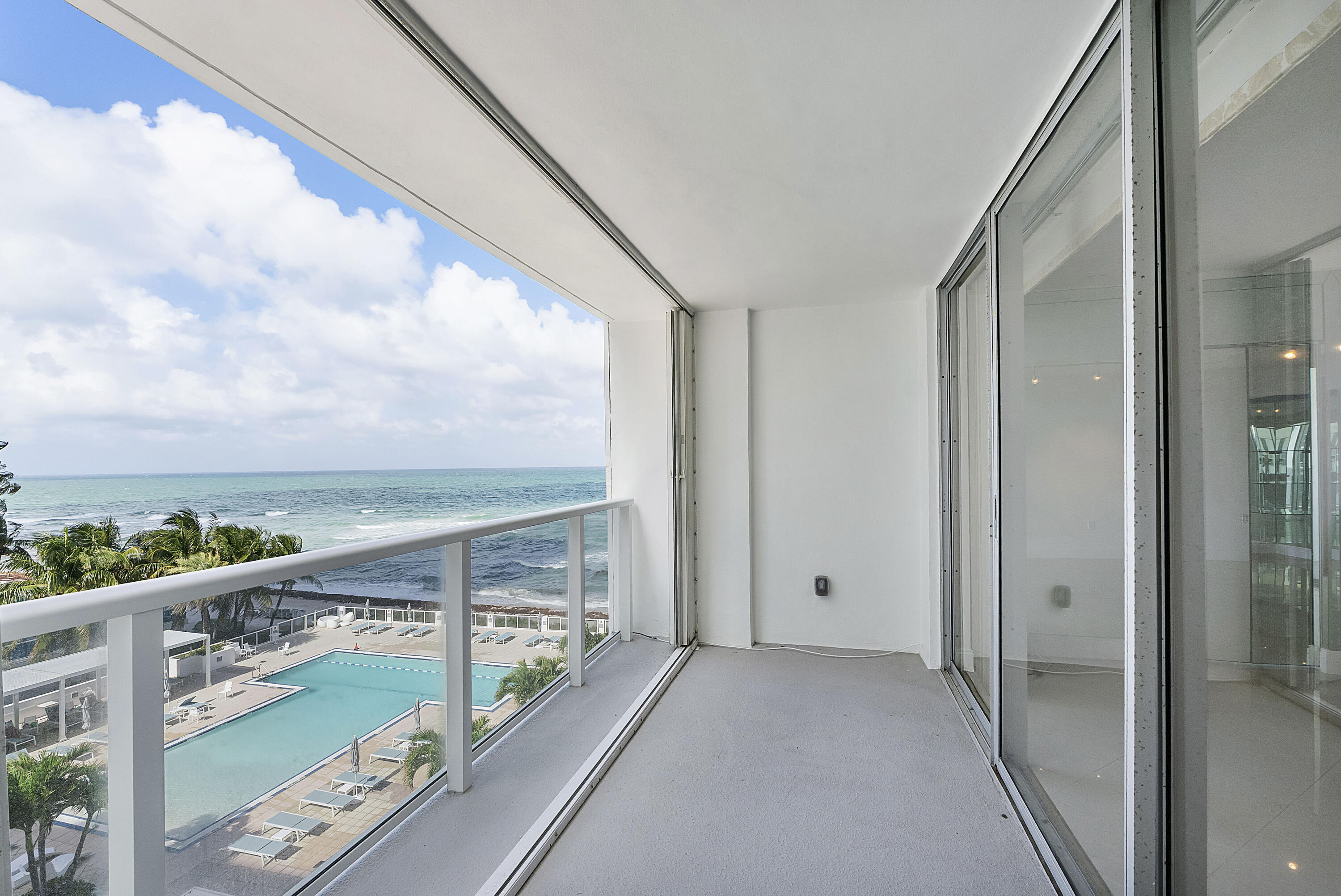 AQUARIUS CONDO - Residential