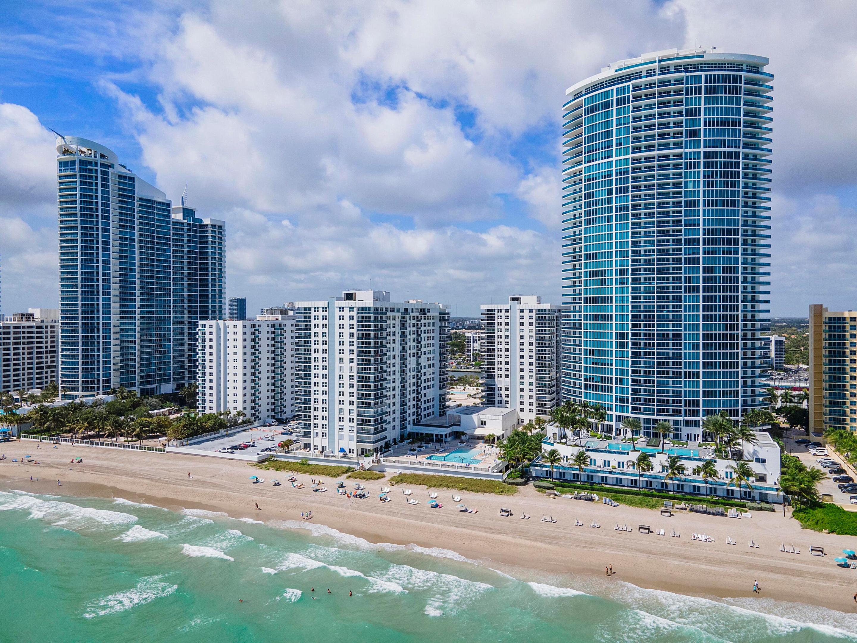 AQUARIUS CONDO - Residential