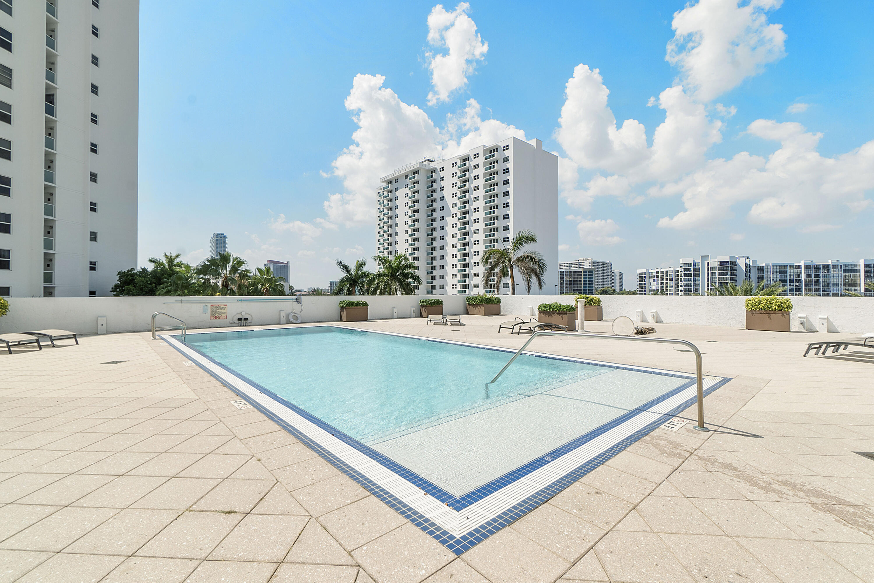 AQUARIUS CONDO - Residential