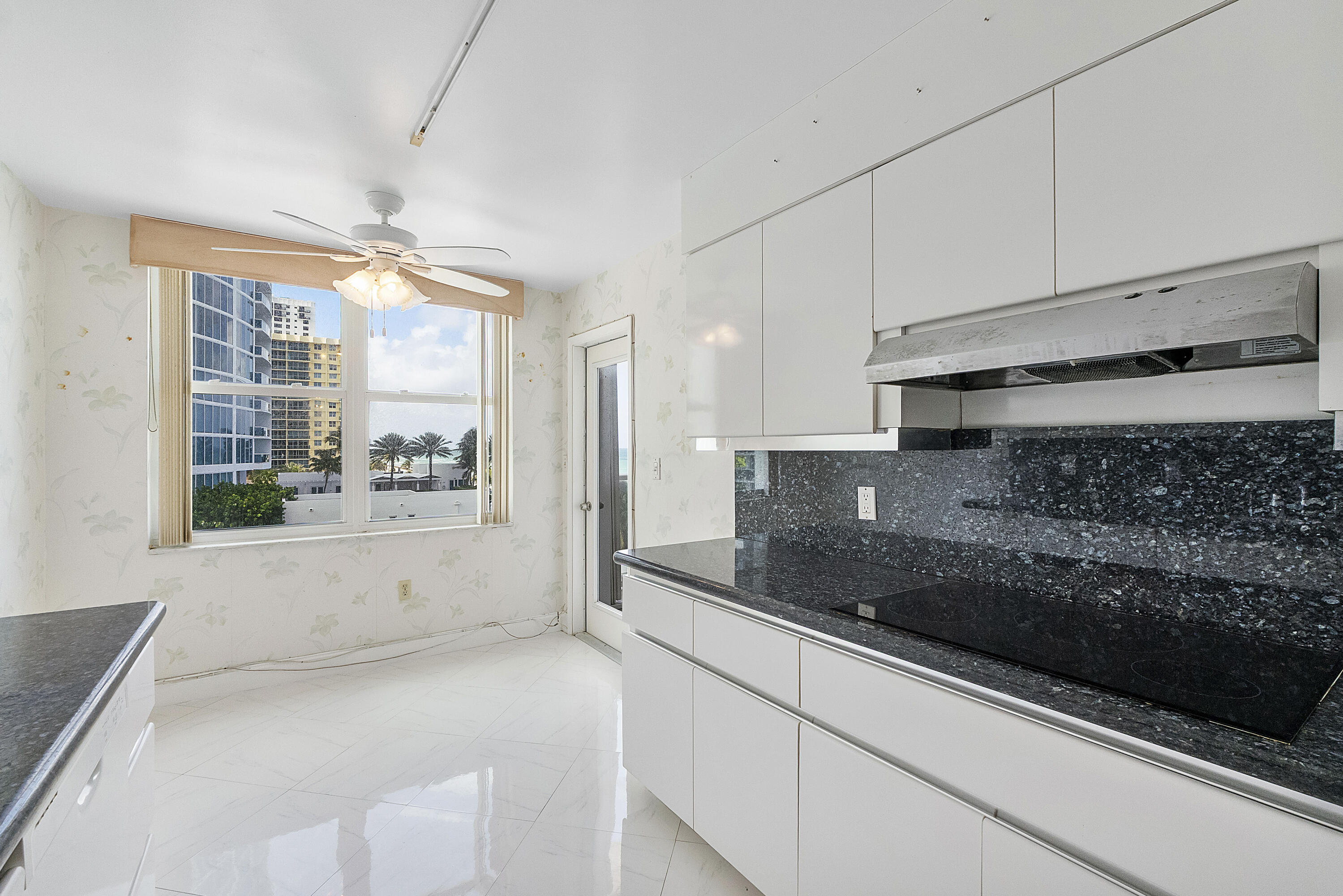 AQUARIUS CONDO - Residential