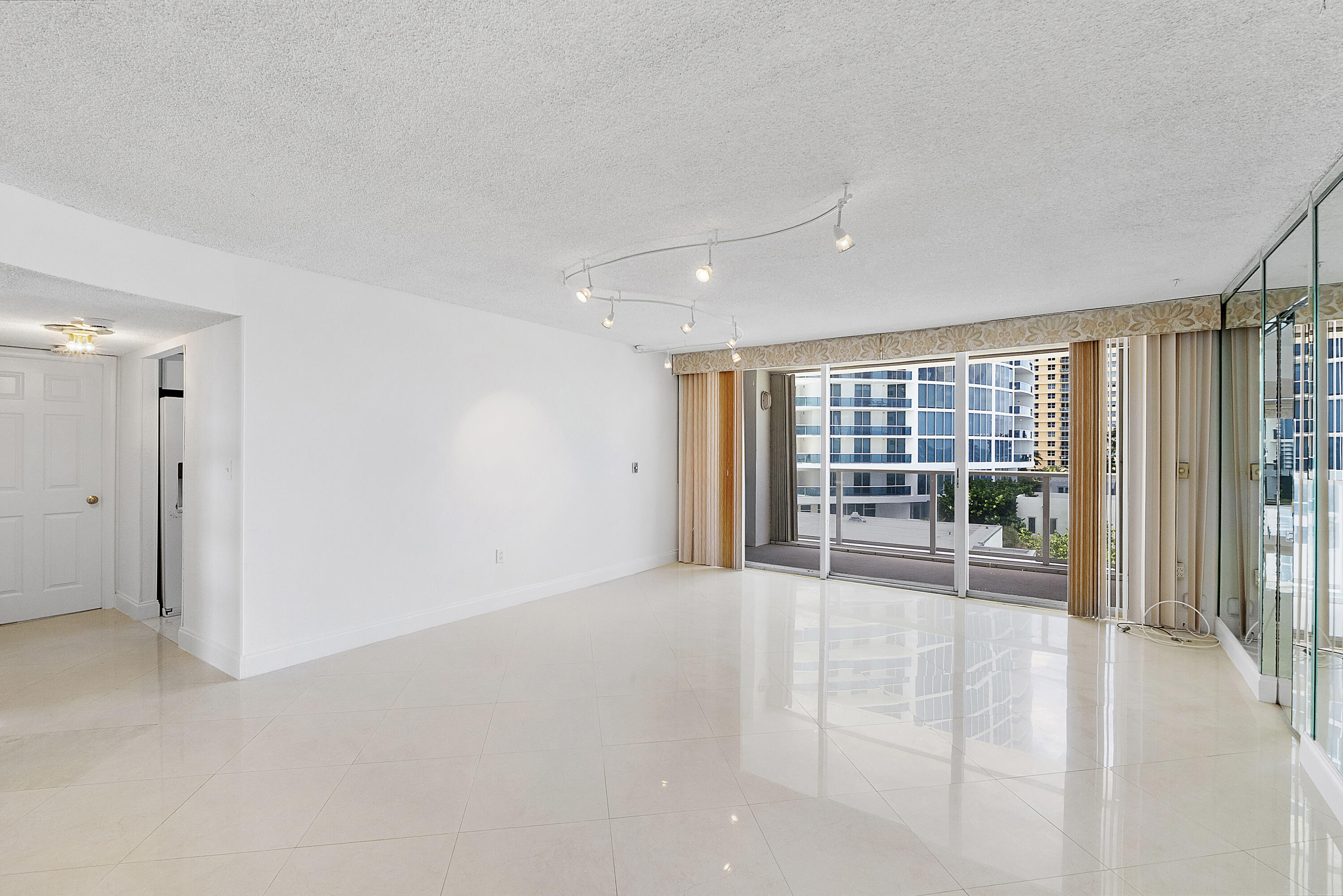 AQUARIUS CONDO - Residential