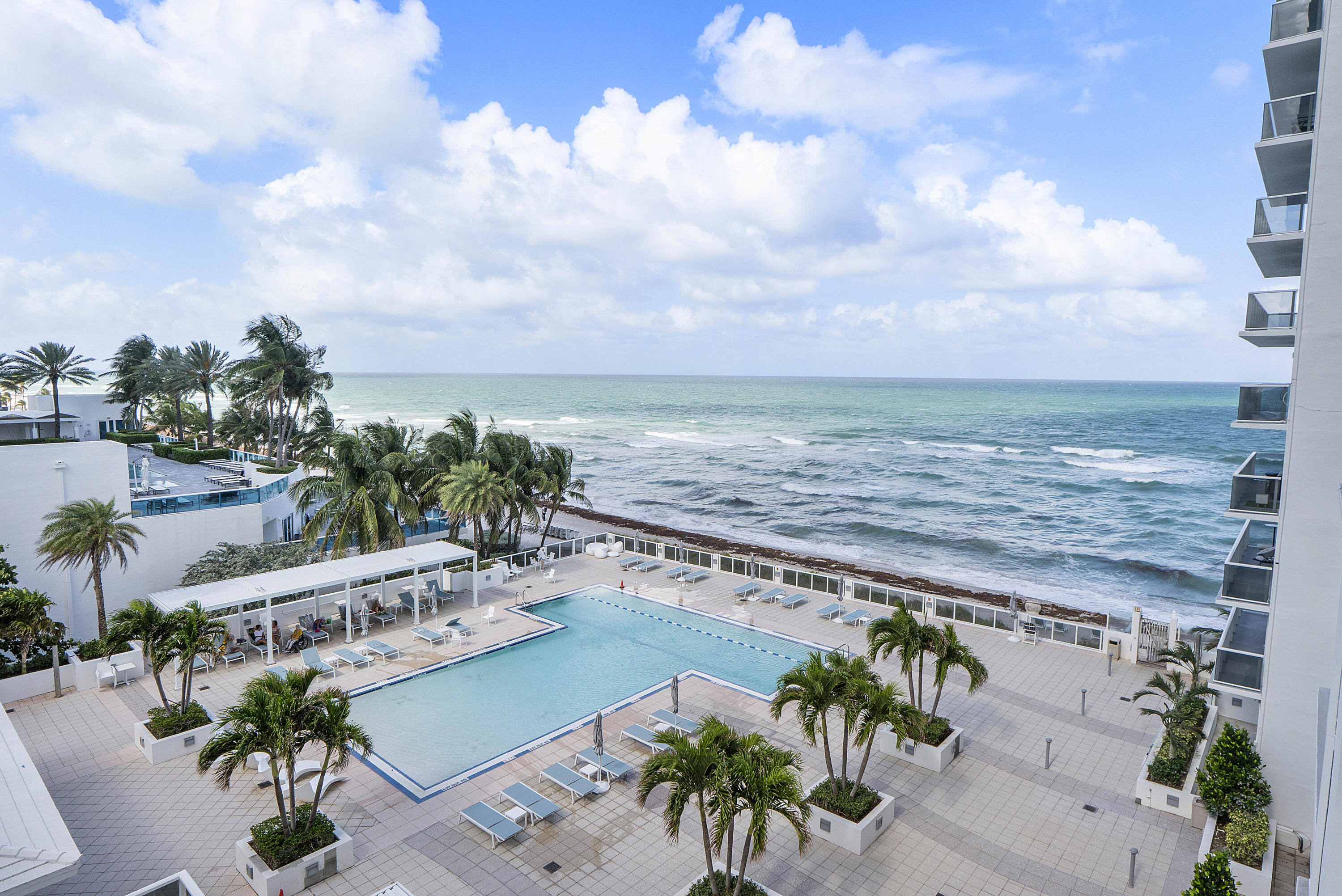 AQUARIUS CONDO - Residential
