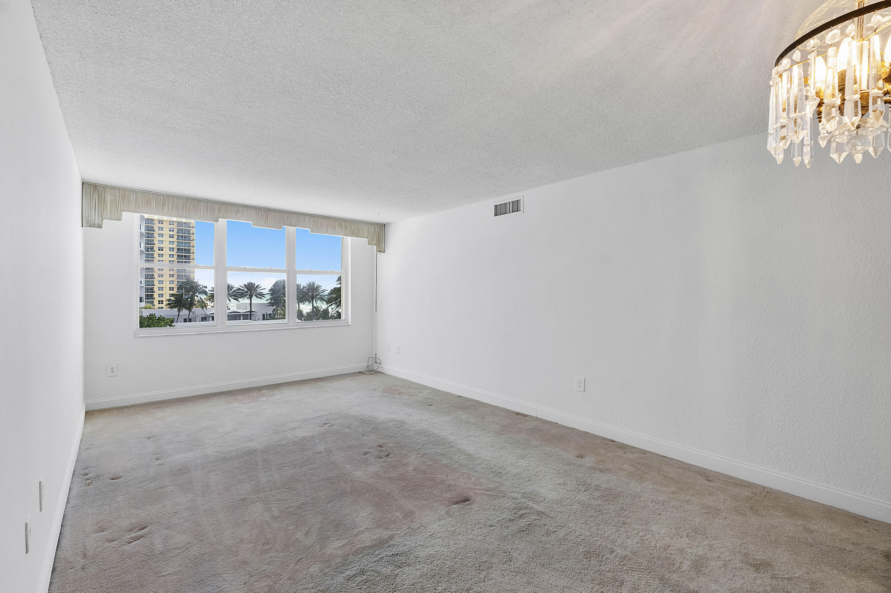 AQUARIUS CONDO - Residential