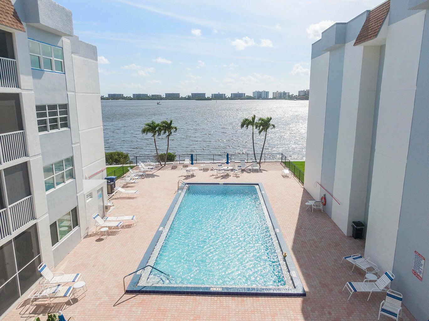 1502 S Lakeside Drive #401
