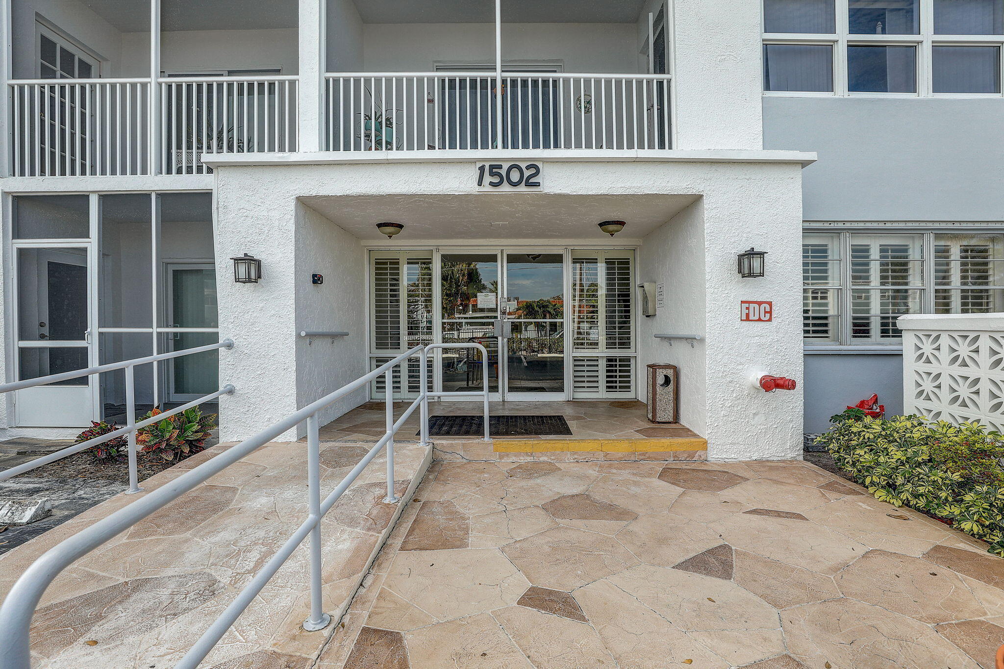 1502 S Lakeside Drive #401