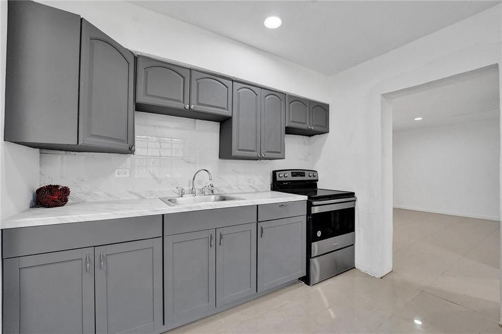 HOLLYWOOD PARK - Residential