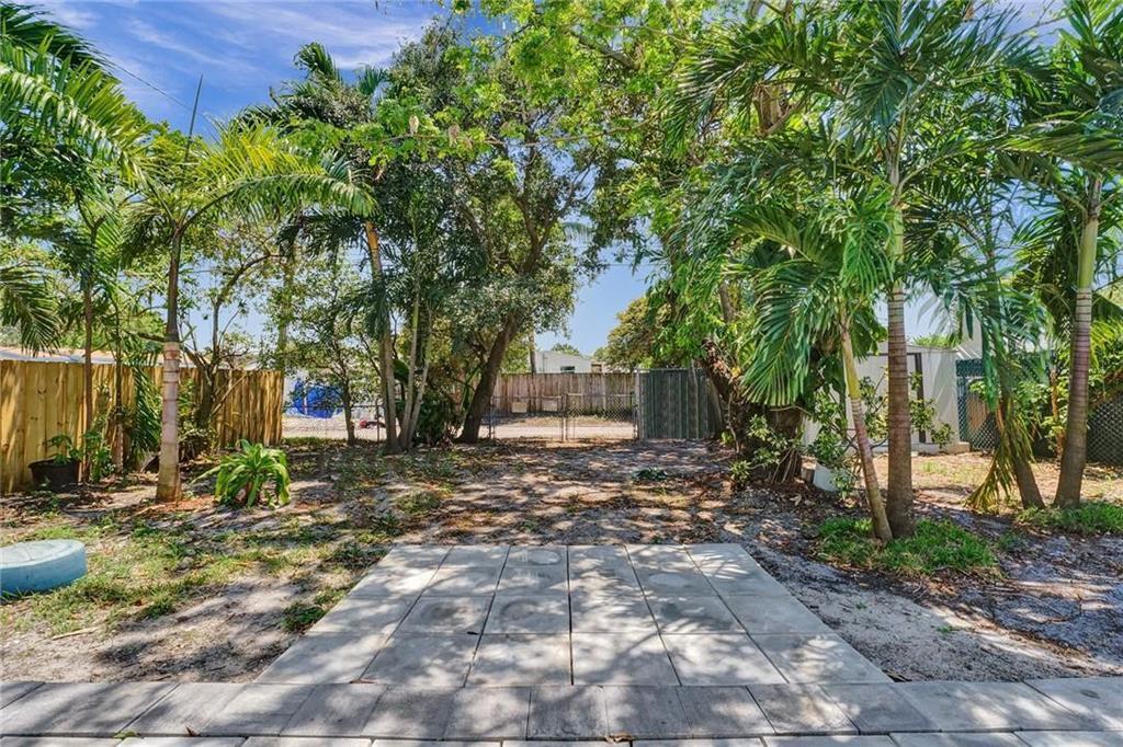 HOLLYWOOD PARK - Residential