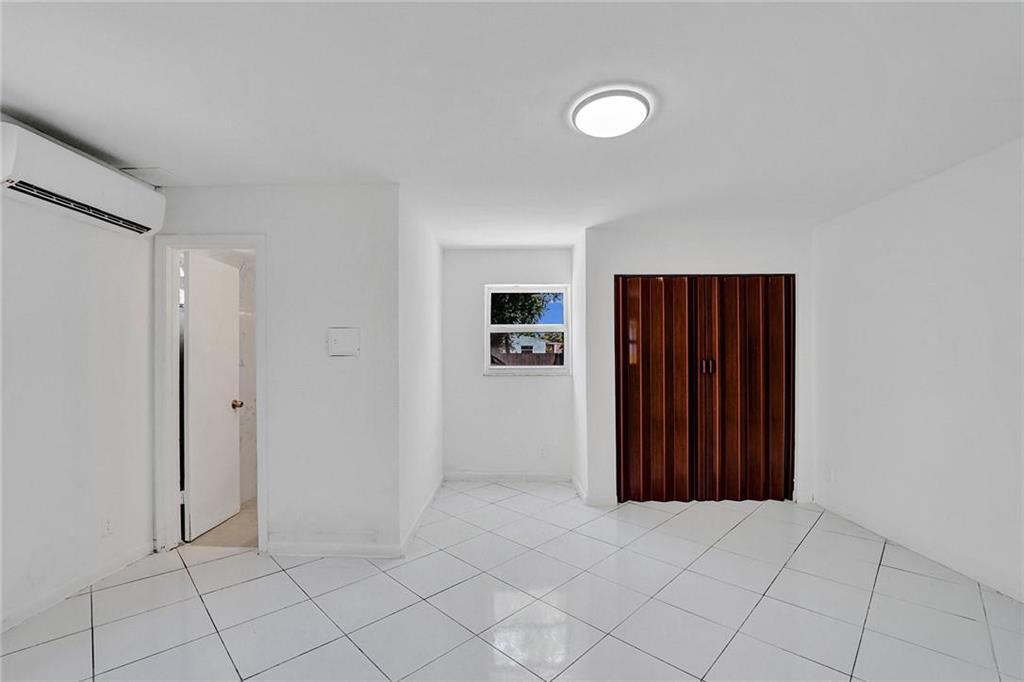 HOLLYWOOD PARK - Residential