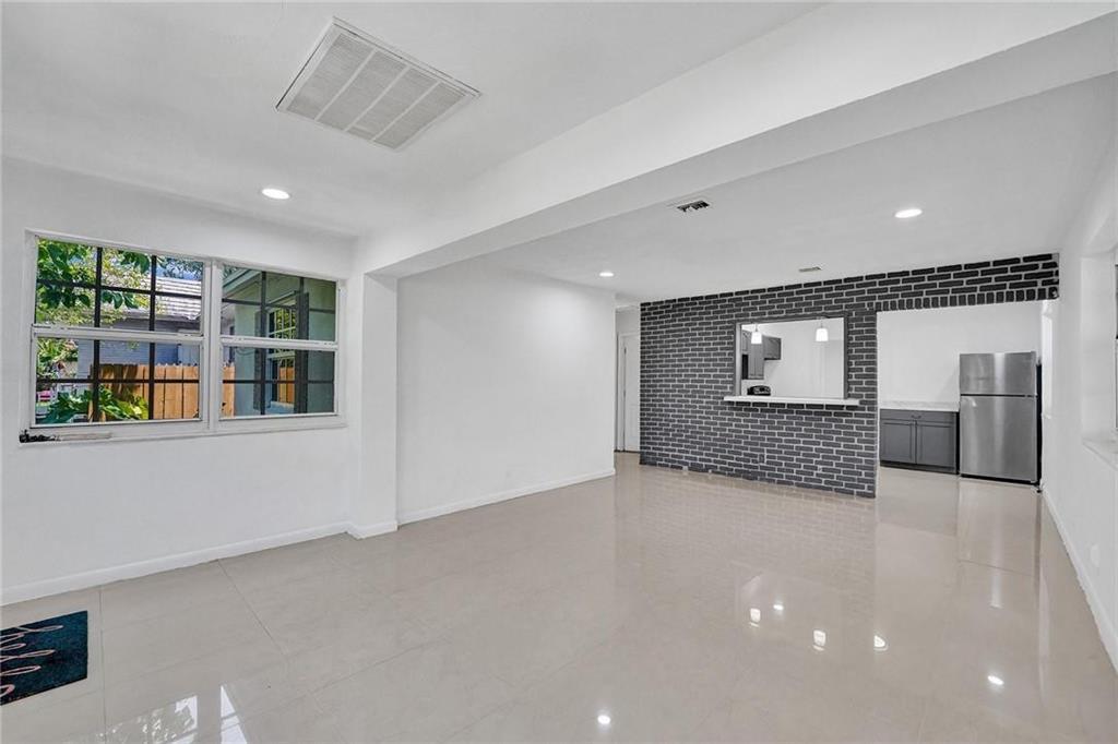 HOLLYWOOD PARK - Residential