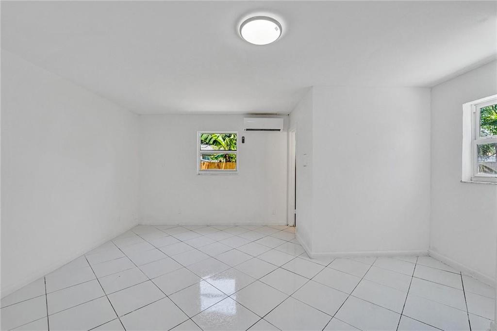 HOLLYWOOD PARK - Residential