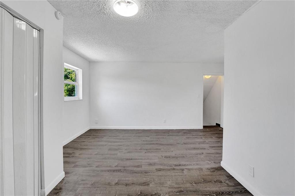 HOLLYWOOD PARK - Residential