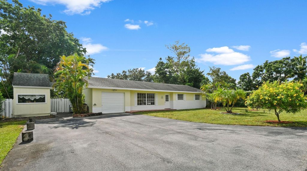 Photo of 11222 Monet Terrace, Palm Beach Gardens, FL 33410 (MLS # R10915090)