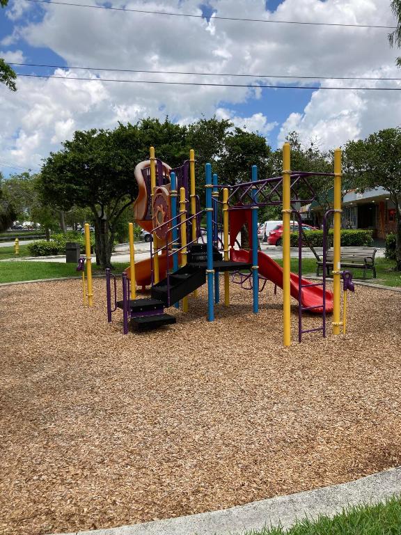TOWNHOUSES OF PLANTATION - Residential