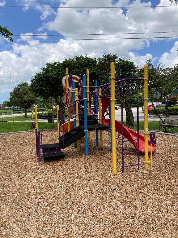 TOWNHOUSES OF PLANTATION - Residential