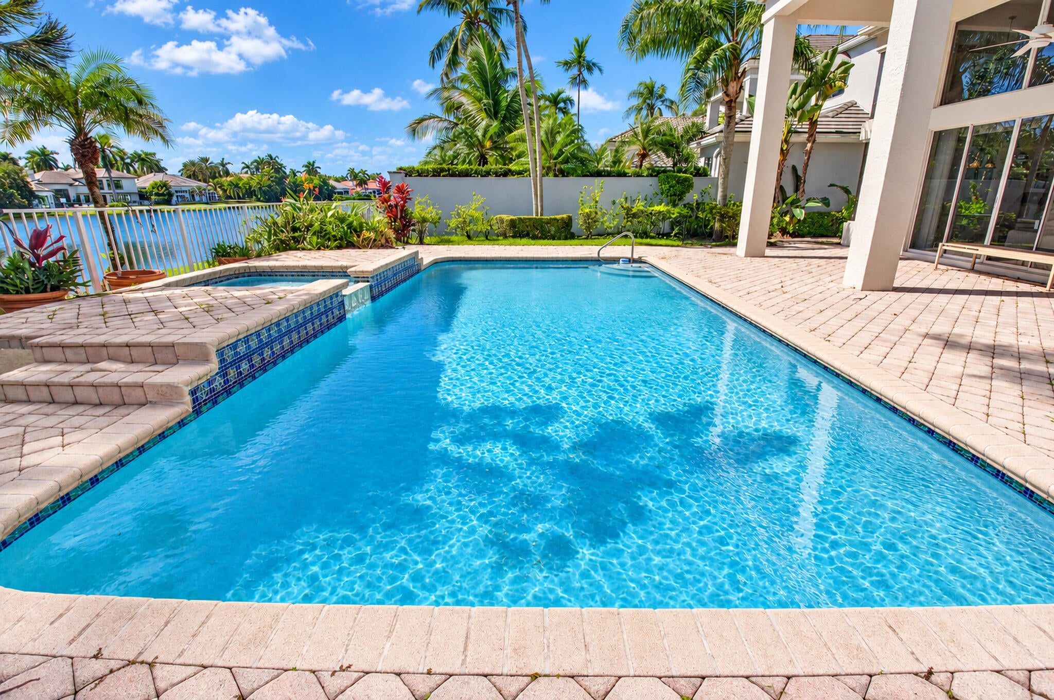 3528 NW CLUBSIDE Circle