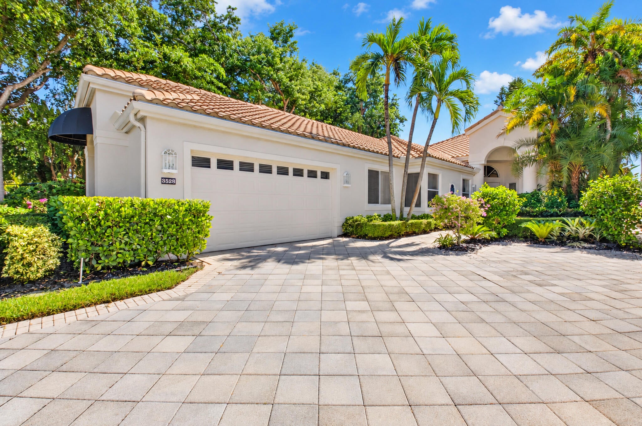 3528 NW CLUBSIDE Circle