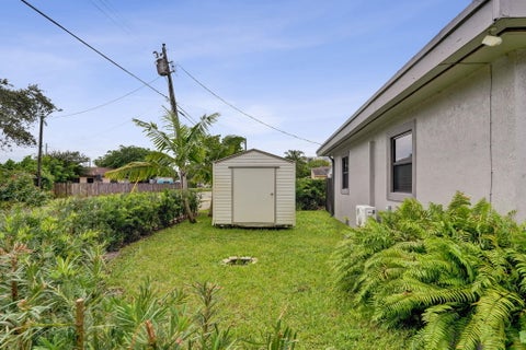 Tiny photo for 800 N 59th Avenue #1-2, Hollywood, FL 33021 (MLS # B26083430)