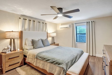 Tiny photo for 800 N 59th Avenue #1-2, Hollywood, FL 33021 (MLS # B26083430)