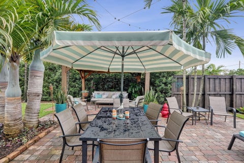 Tiny photo for 800 N 59th Avenue #1-2, Hollywood, FL 33021 (MLS # B26083430)