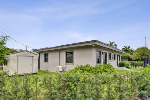 Tiny photo for 800 N 59th Avenue #1-2, Hollywood, FL 33021 (MLS # B26083430)