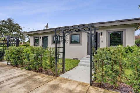 Tiny photo for 800 N 59th Avenue #1-2, Hollywood, FL 33021 (MLS # B26083430)