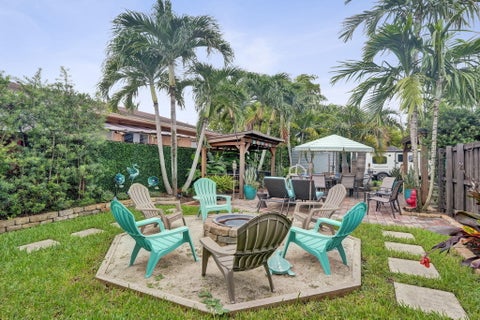 Tiny photo for 800 N 59th Avenue #1-2, Hollywood, FL 33021 (MLS # B26083430)
