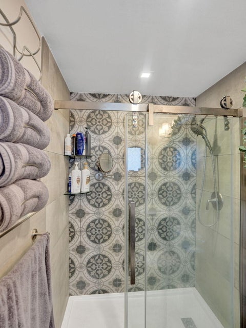 Tiny photo for 800 N 59th Avenue #1-2, Hollywood, FL 33021 (MLS # B26083430)