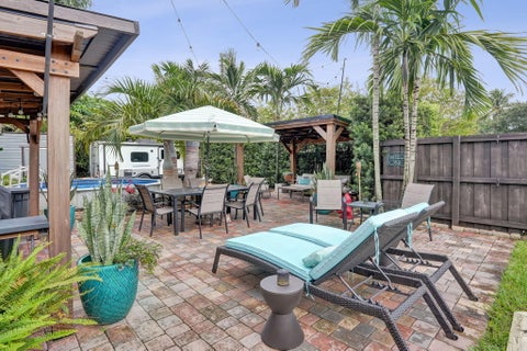 Tiny photo for 800 N 59th Avenue #1-2, Hollywood, FL 33021 (MLS # B26083430)
