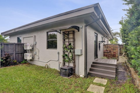 Tiny photo for 800 N 59th Avenue #1-2, Hollywood, FL 33021 (MLS # B26083430)