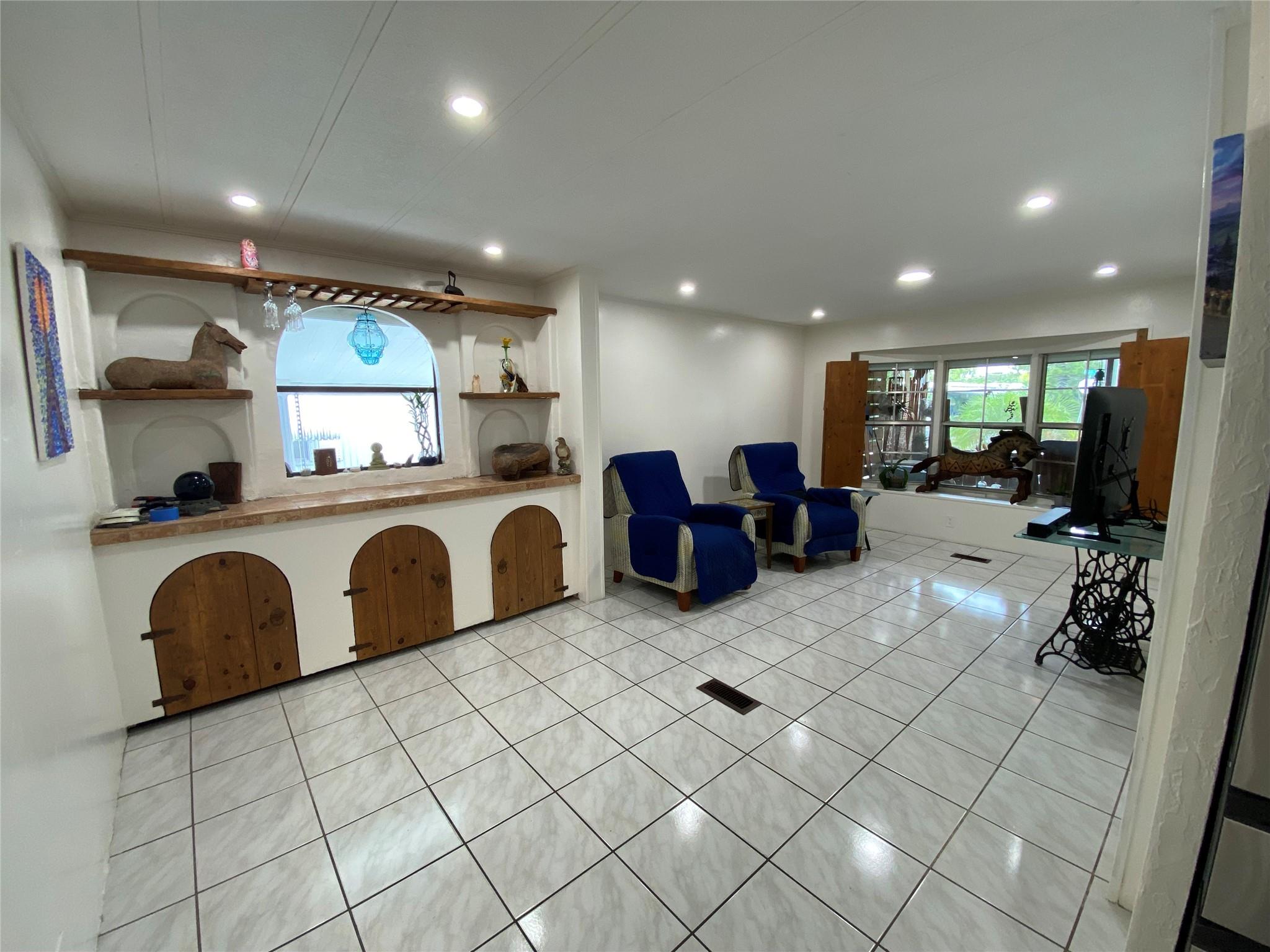 ESTATES OF FORT LAUDERDALE - Residential Lease