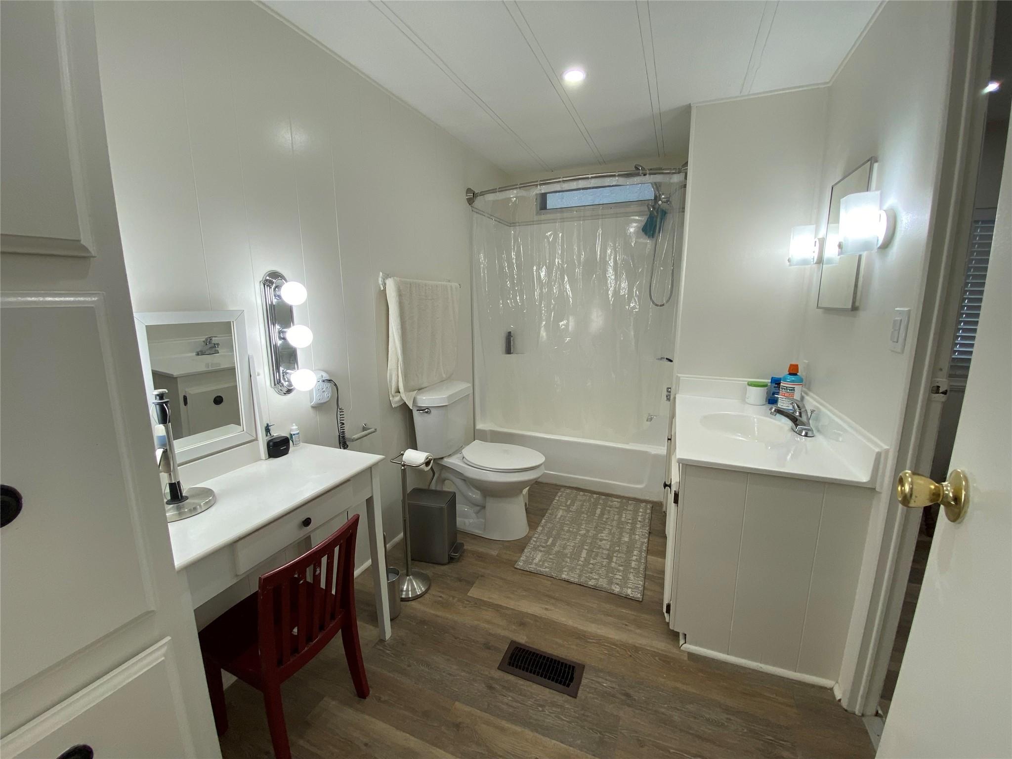 ESTATES OF FORT LAUDERDALE - Residential Lease