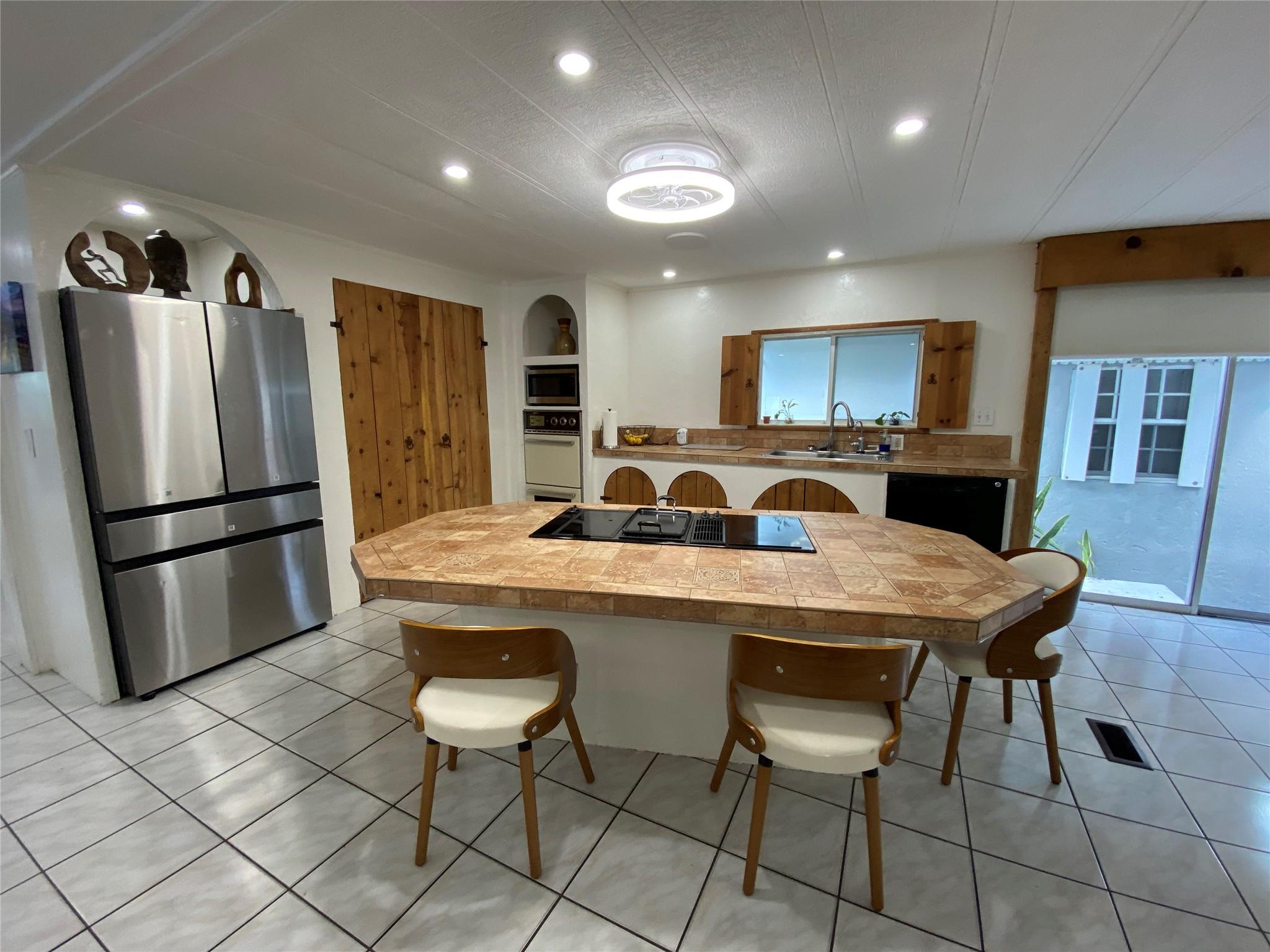 ESTATES OF FORT LAUDERDALE - Residential Lease