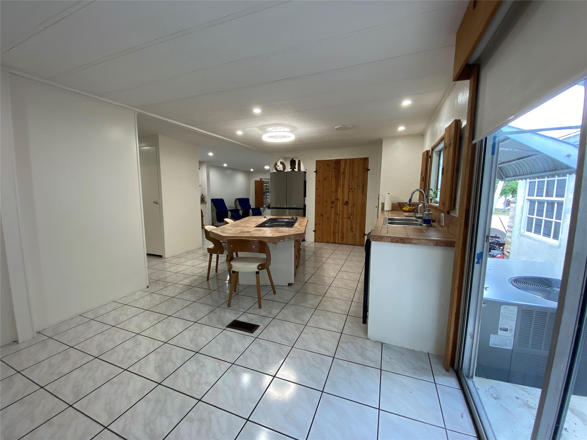 ESTATES OF FORT LAUDERDALE - Residential Lease