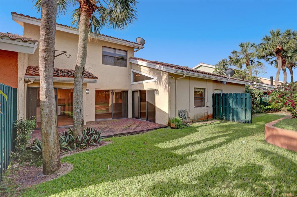 ESTADA OF LOS PASEOS - Residential Lease