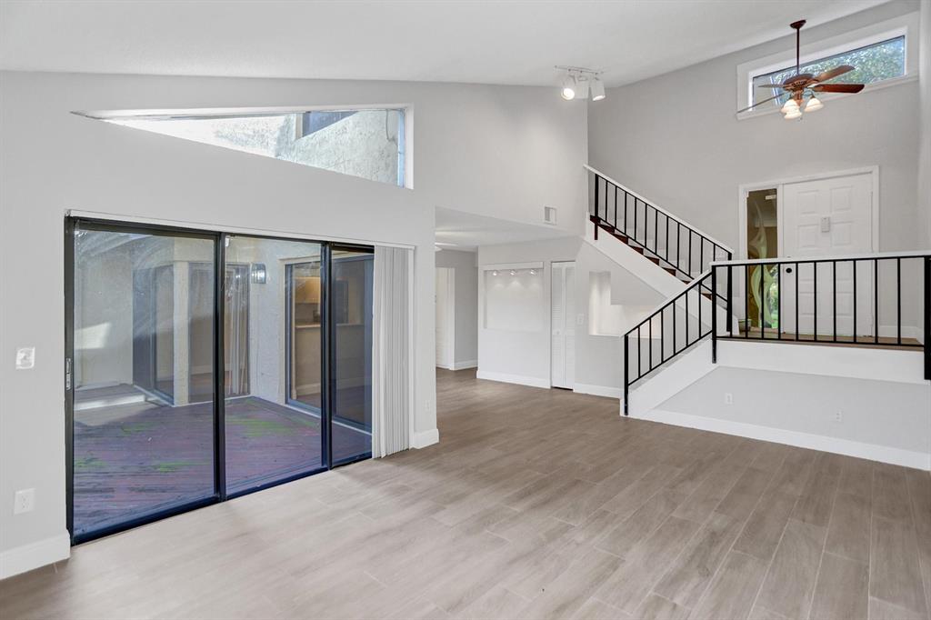 ESTADA OF LOS PASEOS - Residential Lease